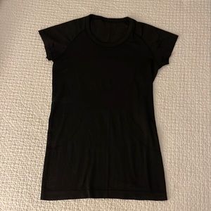 lululemon Swiftly Tech Short Sleeve size 8